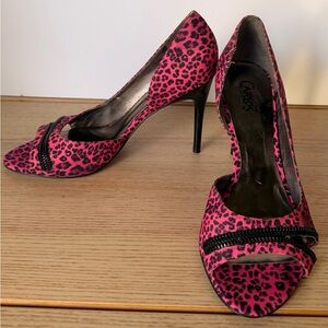 Carlos by Carlos Santana Pink Leopard Print 2.5”H Women's Heels